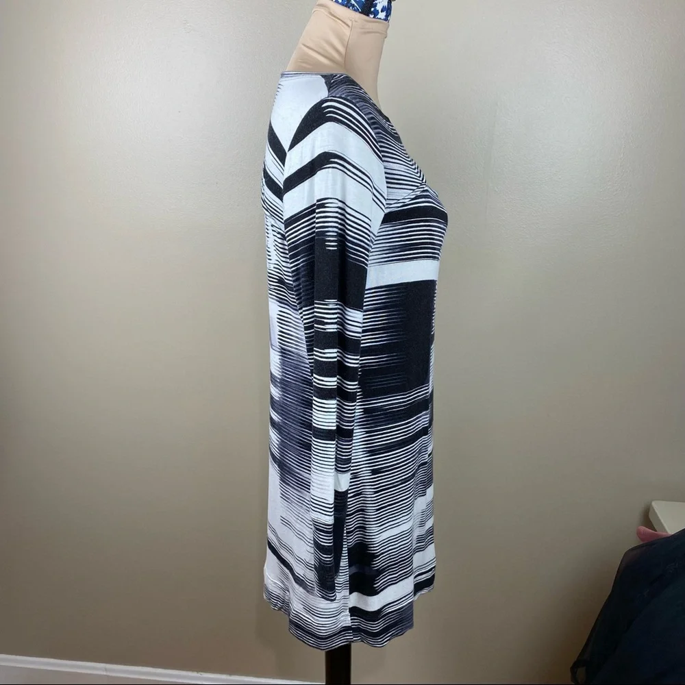 Soma geometric knee-length dress, size Medium, cutouts on front and back - Picture 3 of 6